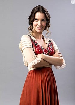 Nathalia Dill